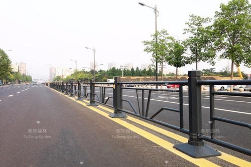道路隔離帶護(hù)欄 道路隔離帶護(hù)欄