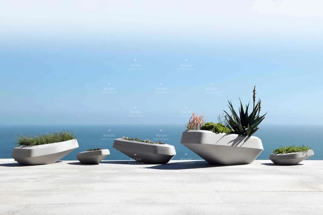 1677129545397863.jpg 花箱