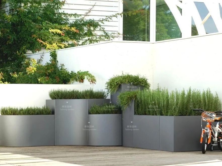 1677129660261812.jpg 花箱