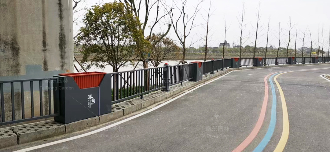 1689124654690565.jpg 花箱